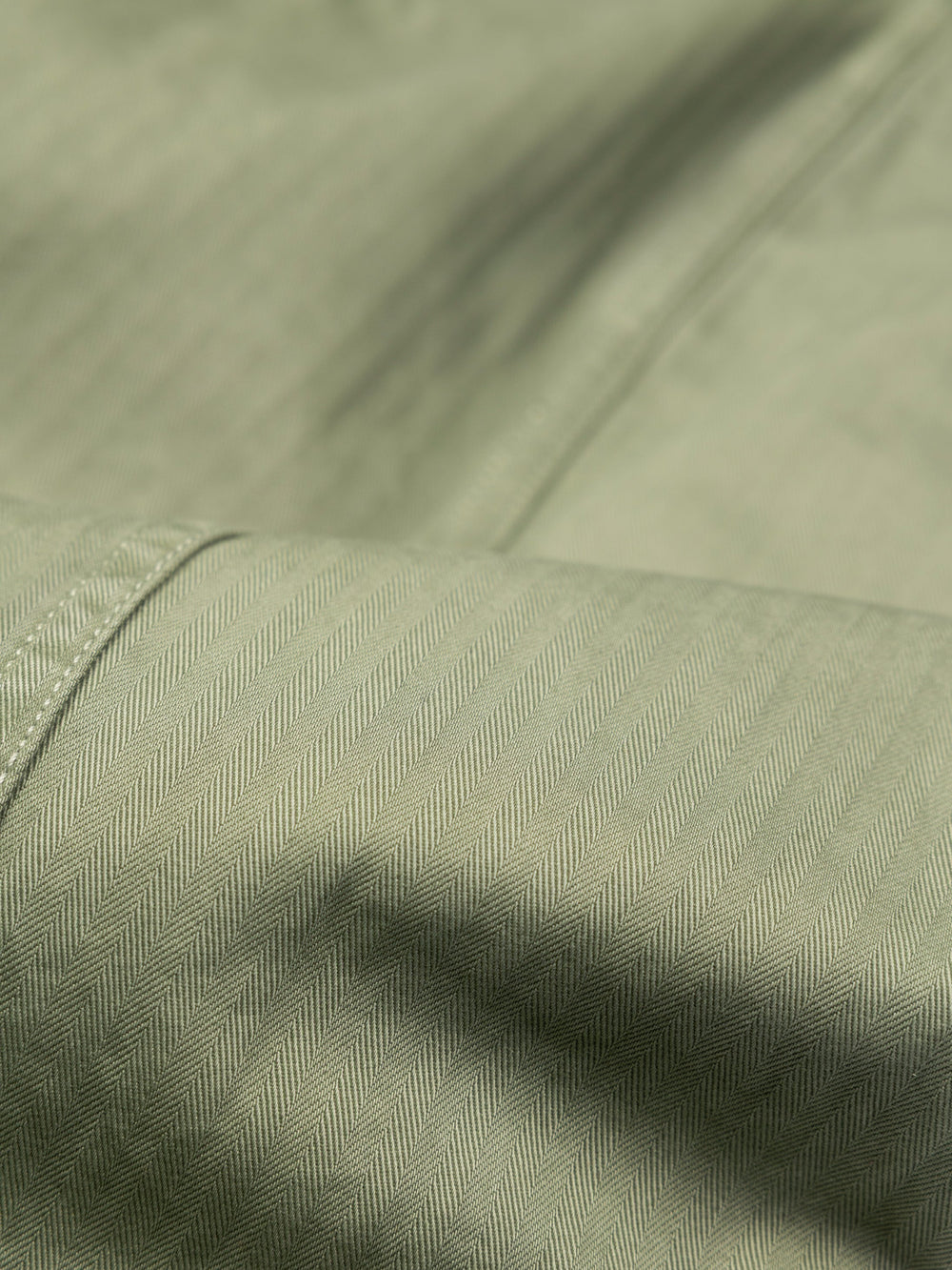 Organic Cotton Barrel Trouser in Bayleaf Green - Croft